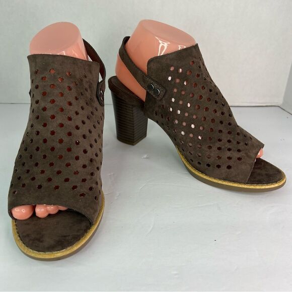 White Mountain Glorielle Perforated Cut Out Slingback Toe Block Heel Taupe Sz 8 - Picture 2 of 10